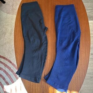 Bundle of TWO (2) Lululemon cropped leggings in size 8